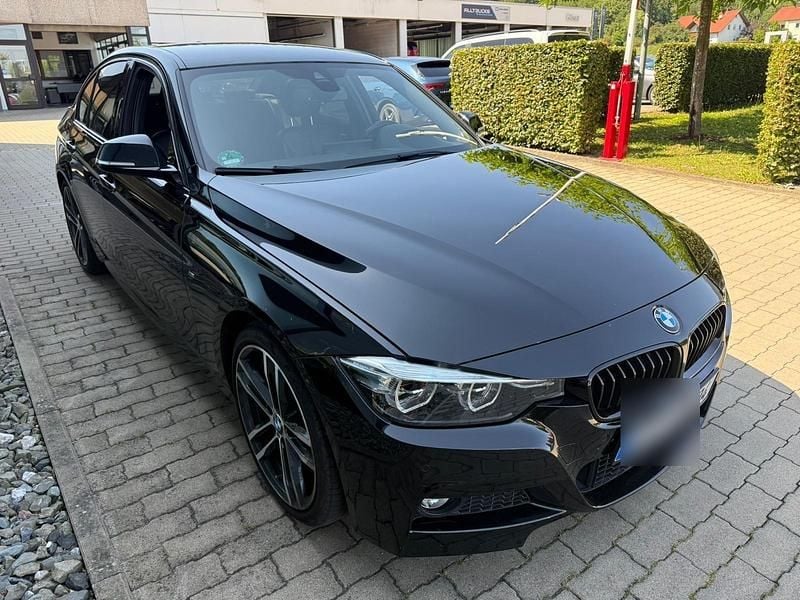 Schwarz Gebraucht 2019 BMW 330 M Sport Limousine | 24.999 € (Superpreis) - Bild 1/4