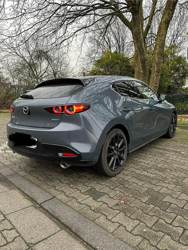 Grau Gebraucht 2021 Mazda 3 Limousine | 19.500 € (Superpreis) - Bild 1/4