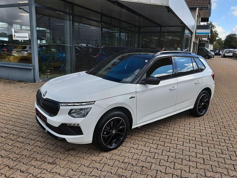 Candyweiss Gebraucht 2024 Skoda Kamiq Monte Carlo SUV | 30.990 € (Teuer) - Bild 1/4