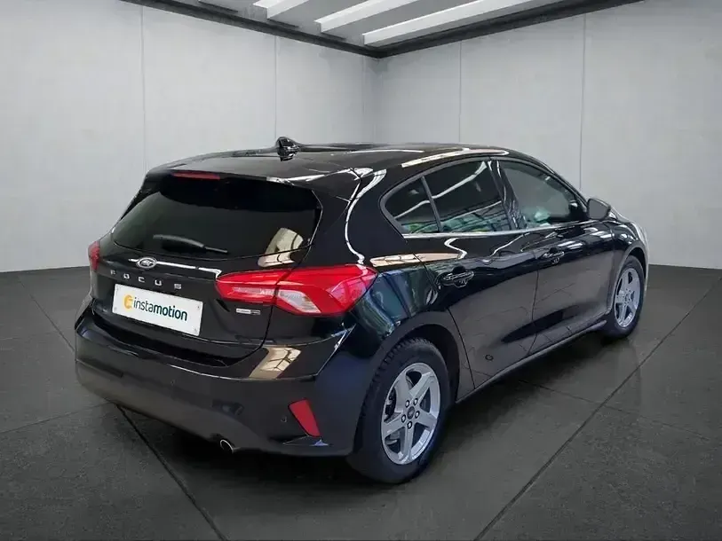Używany Ford Focus 125 KM (91 kW) 2022 Czarny Sedan/Limuzyna