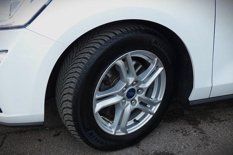 Gebraucht Ford Focus Cool & Connect 125 PS (91 kW) 2019 Weiß Limousine