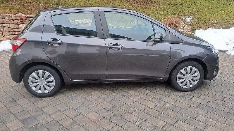 Gebraucht Toyota Yaris Style 111 PS (81 kW) 2019 Grau Kleinwagen