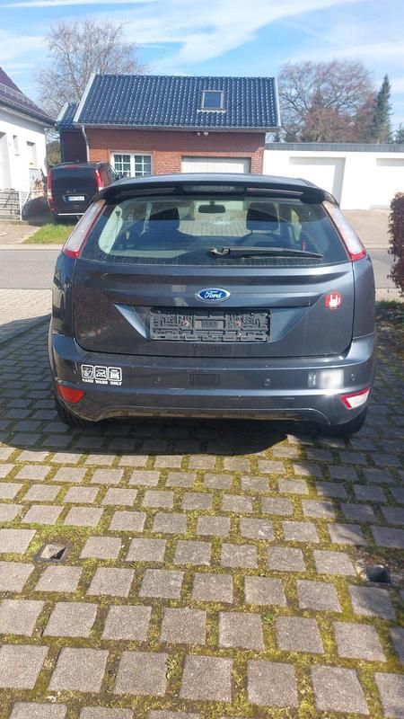 Gebraucht Ford Focus 2010 Grau Limousine