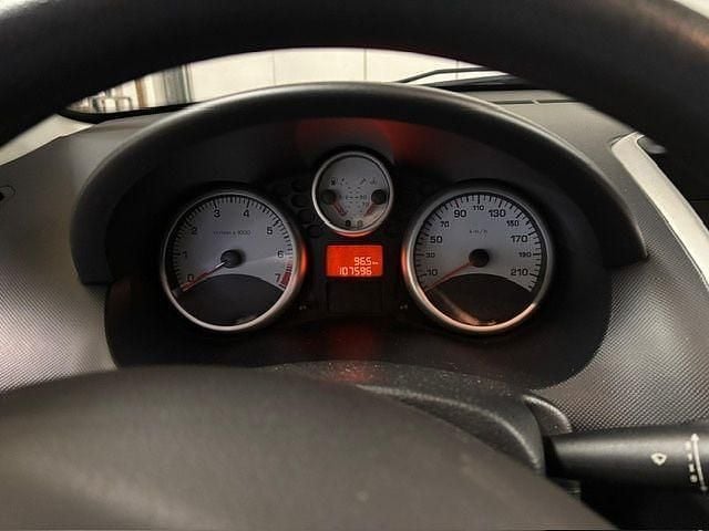 Grau Gebraucht 2009 Peugeot 206 Limousine | 3.100 € (Teuer) - Bild 1/3