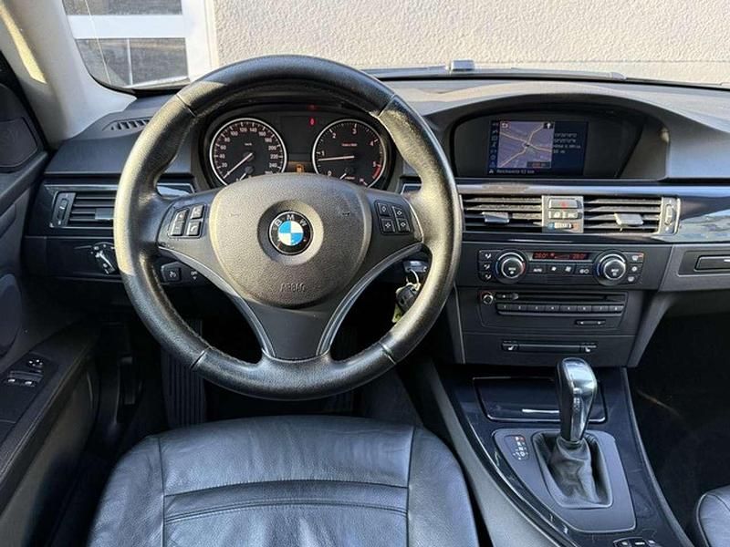 Gebraucht BMW 320 177 PS (130 kW) 2010 Schwarz Coupé