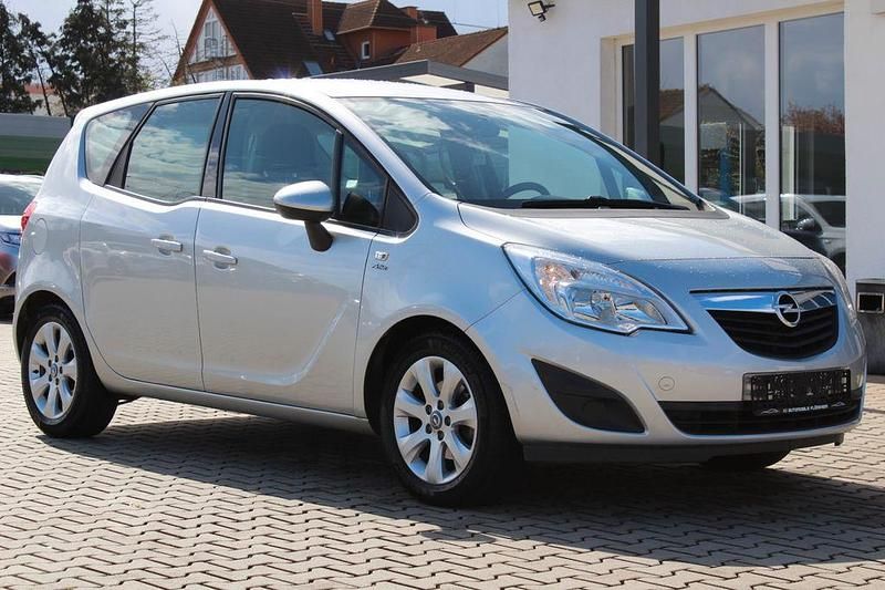 Gebraucht Opel Meriva Active 120 PS (88 kW) 2013 Silber Van / Kleinbus
