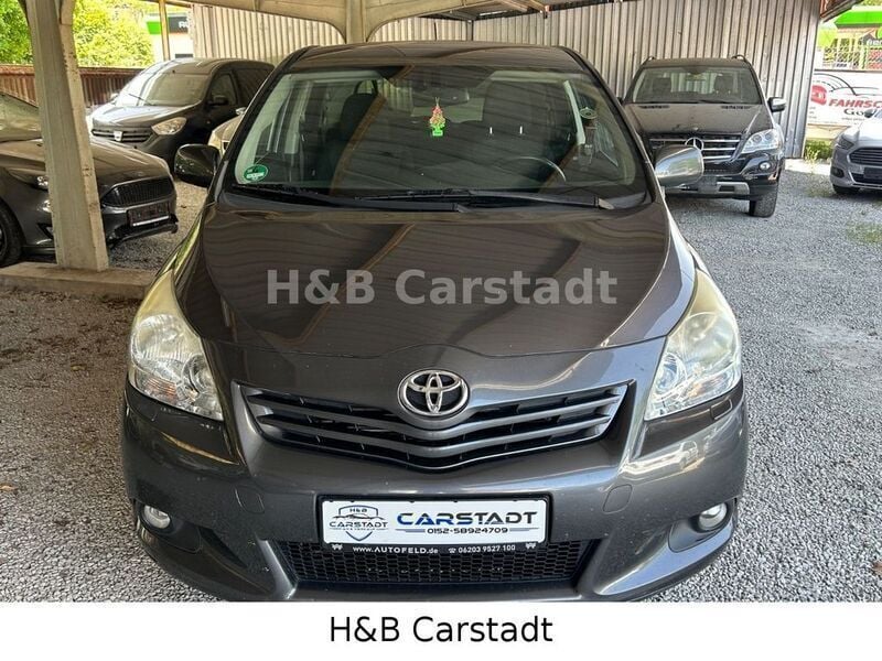 Grau Gebraucht 2009 Toyota Verso Executive Van / Kleinbus | 3.490 € - Bild 1/4