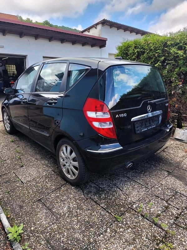 Schwarz Gebraucht 2005 Mercedes A180 Kleinwagen | 2.700 € (Fairer Preis) - Bild 1/4