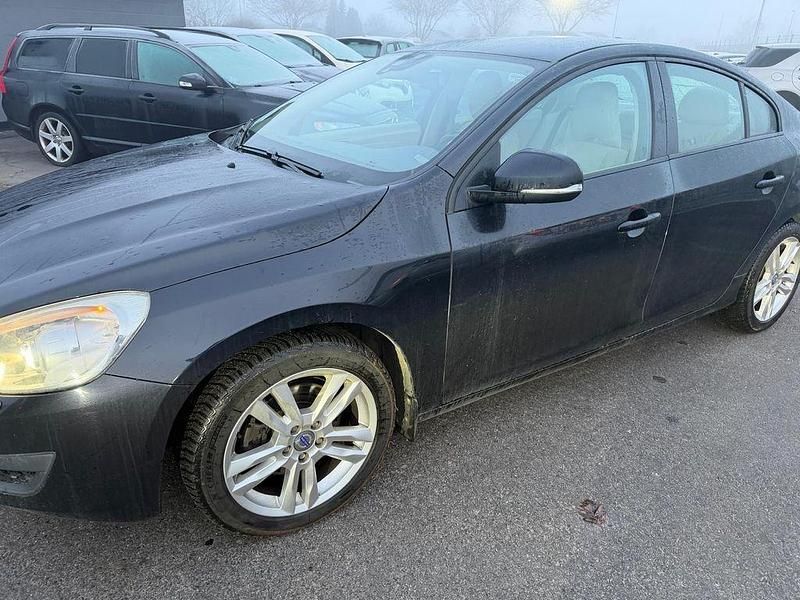 Gebraucht Volvo S60 Kinetic 241 PS (177 kW) 2012 Schwarz Limousine