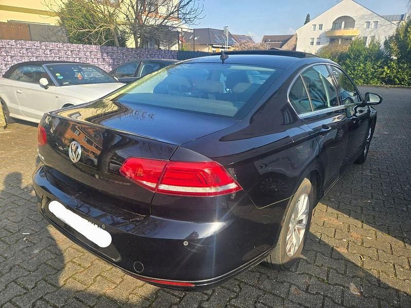 Gebraucht VW Passat 120 PS (88 kW) 2019 Schwarz Limousine