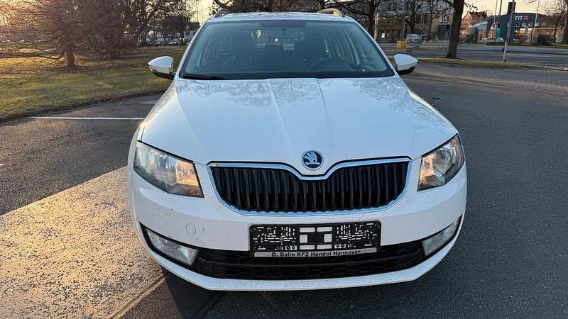 Gebraucht Skoda Octavia Ambition 110 PS (80 kW) 2016 Weiß Kleinwagen