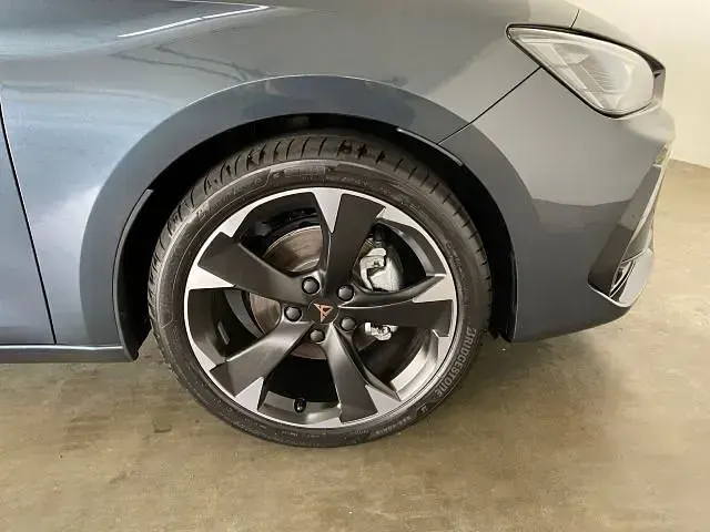 Neu Cupra Leon 150 PS (110 kW) 2026 Grau Kombi