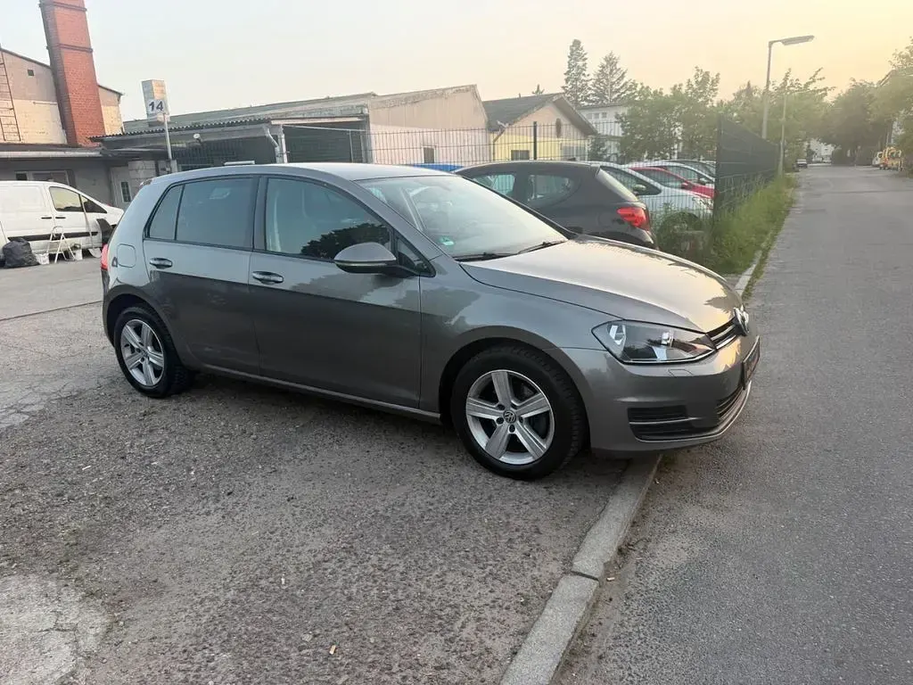 Second-hand VW Golf VII Comfortline 105 CP (77 kW) 2013 Gri Berlinǎ