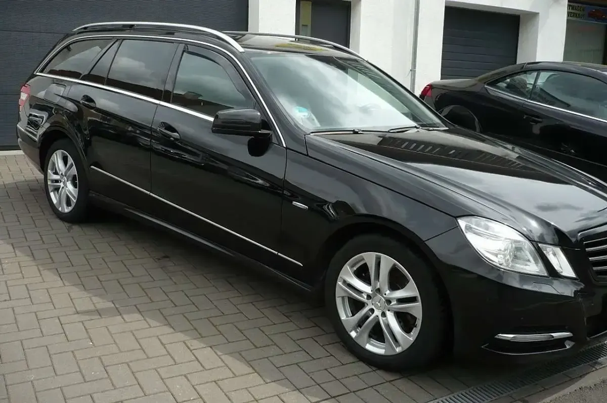 Gebraucht Mercedes E350 Avantgarde 231 PS (169 kW) 2011 Schwarz Kombi