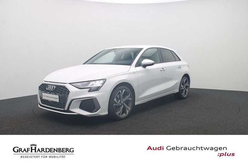 Gletscherweiß metallic Gebraucht 2022 Audi A3 Sportback e-tron S-Line Limousine | 24.880 € (Guter Preis) - Bild 1/4