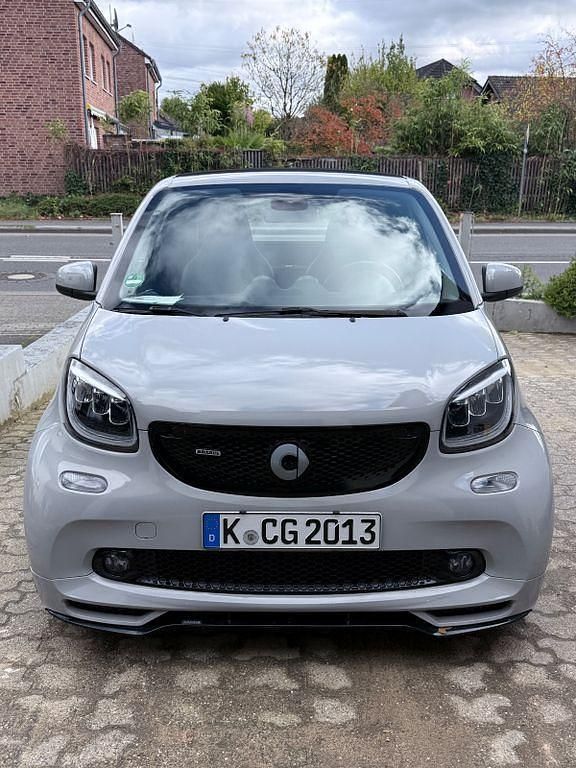 Weiß Gebraucht 2017 Smart ForTwo Cabrio Brabus Xclusive Cabrio | 21.000 € (Guter Preis) - Bild 1/4