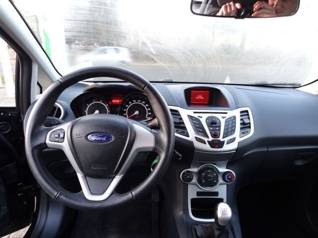 Gebraucht Ford Fiesta Champions Edition 60 PS (44 kW) 2012 Schwarz metallic Kleinwagen