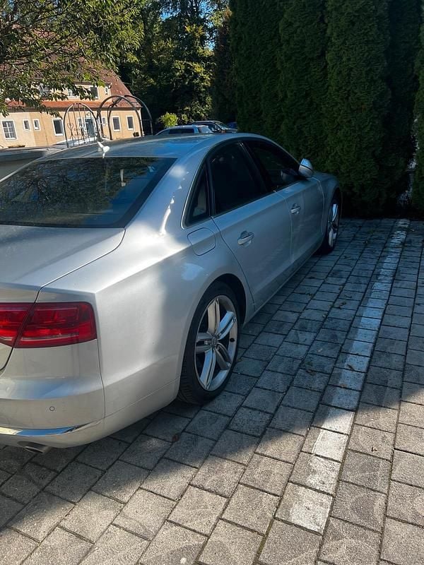 Second-hand Audi A8 250 CP (183 kW) 2010 Argintiu Berlinǎ