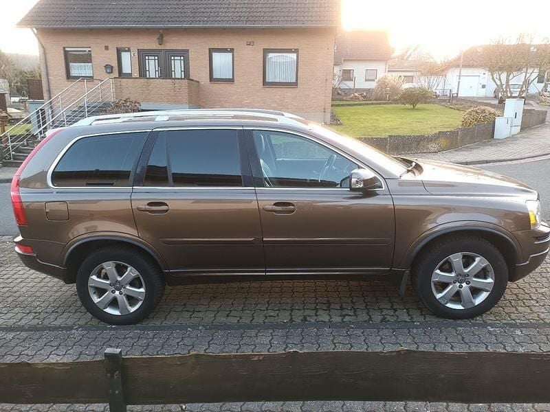 Gebraucht Volvo XC90 Pro 200 PS (147 kW) 2014 Braun SUV
