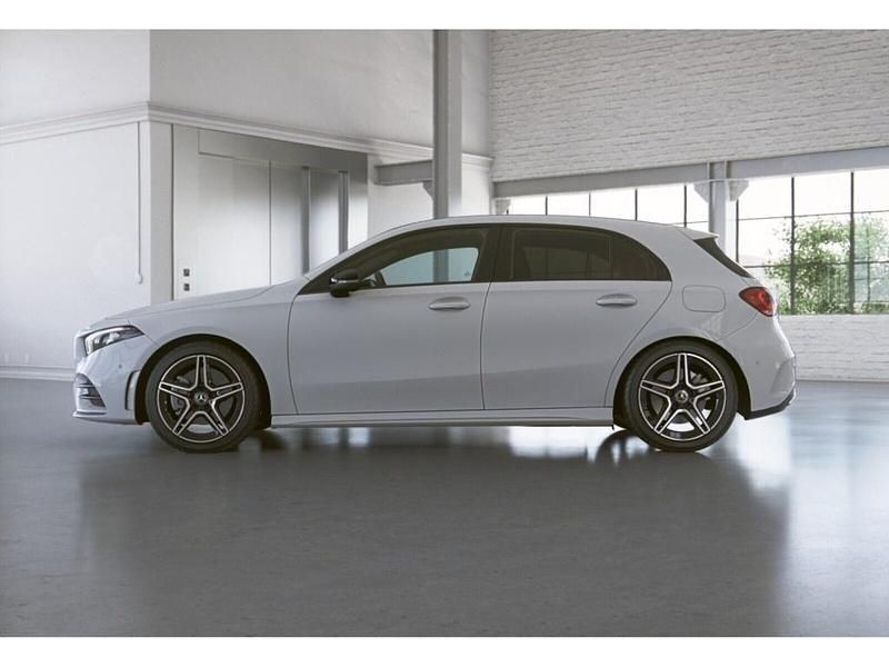 Gebraucht Mercedes A250 AMG 218 PS (160 kW) 2022 Unilack polarweiss Limousine