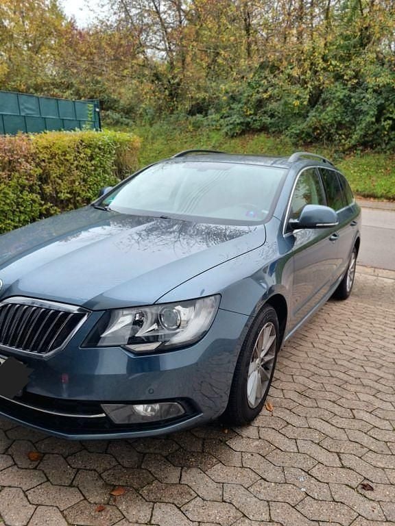 Grau Gebraucht 2015 Skoda Superb Ambition Kombi | 6.999 € (Etwas zu teuer) - Bild 1/4