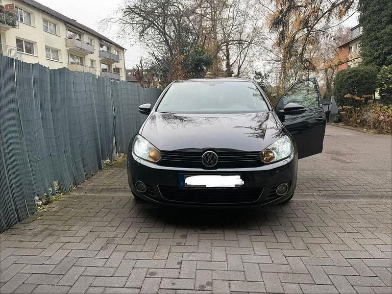 Gebraucht VW Golf Style 105 PS (77 kW) 2012 Schwarz Limousine