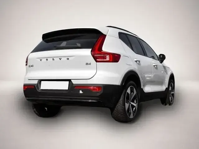 Gebraucht Volvo XC40 Plus 197 PS (144 kW) 2023 Weiß SUV