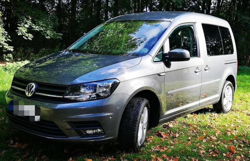 Grau Gebraucht 2016 VW Caddy Trendline Van / Kleinbus | 17.990 € - Bild 1/4