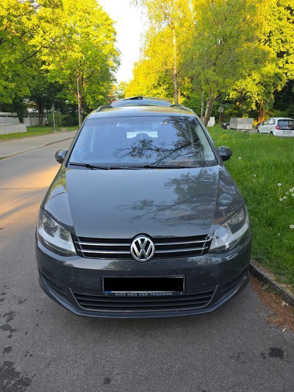 Grau Gebraucht 2014 VW Sharan Comfortline Van / Kleinbus | 7.999 € (Fairer Preis) - Bild 1/4