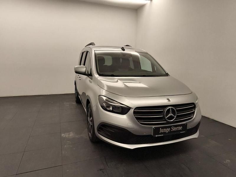 Gebraucht Mercedes T180 Progressive 116 PS (85 kW) 2024 Helvinsilber metallic Van / Kleinbus