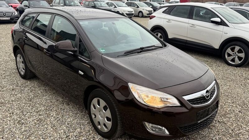 Gebraucht Opel Astra Selection 110 PS (80 kW) 2012 Braun Kombi