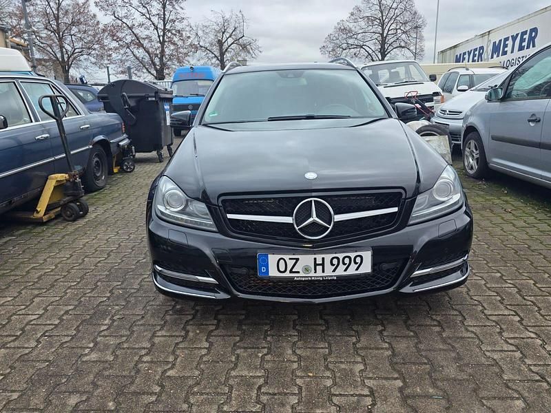 Gebraucht Mercedes C220 170 PS (125 kW) 2014 Schwarz Kombi