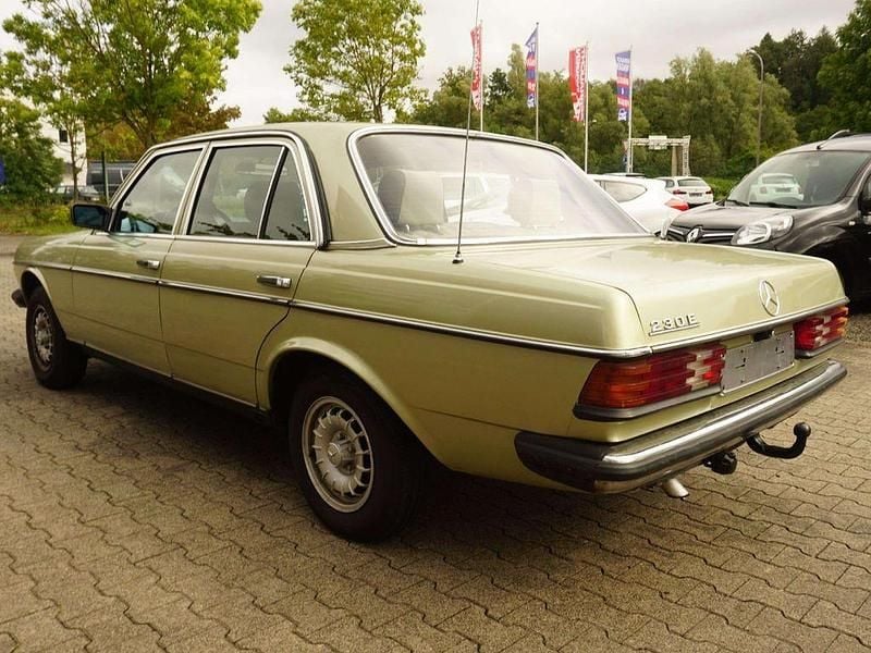 Gebraucht Mercedes E230 136 PS (100 kW) 1984 Beige Limousine