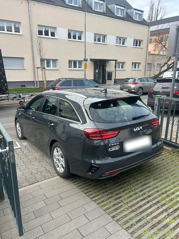 Gebraucht Kia Ceed 136 PS (100 kW) 2023 Grau Kleinwagen
