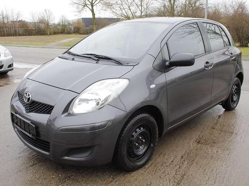Gebraucht Toyota Yaris Cool 69 PS (50 kW) 2010 Grau Kleinwagen