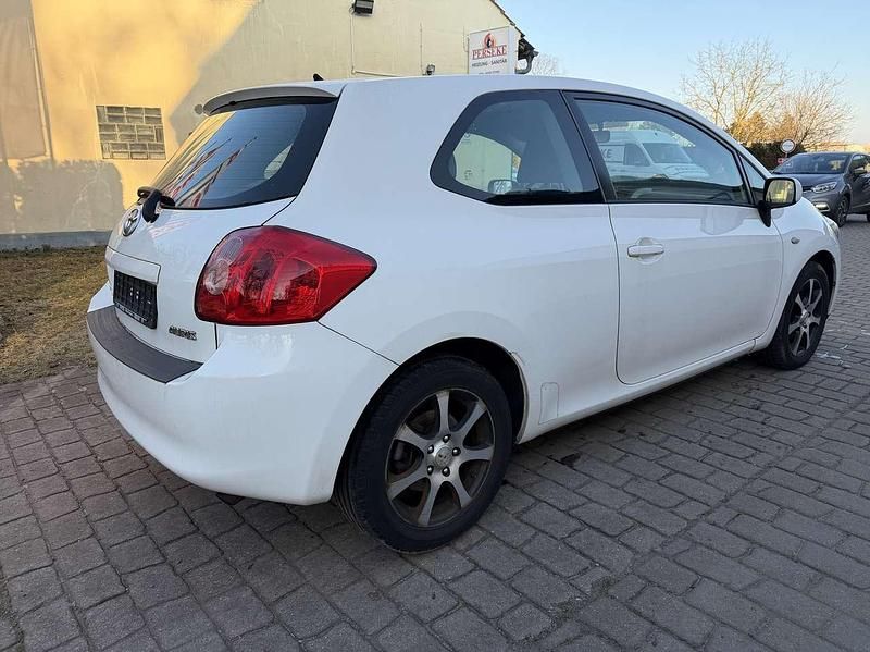 Gebraucht Toyota Auris Basis 101 PS (74 kW) 2009 Super white 2 Kleinwagen