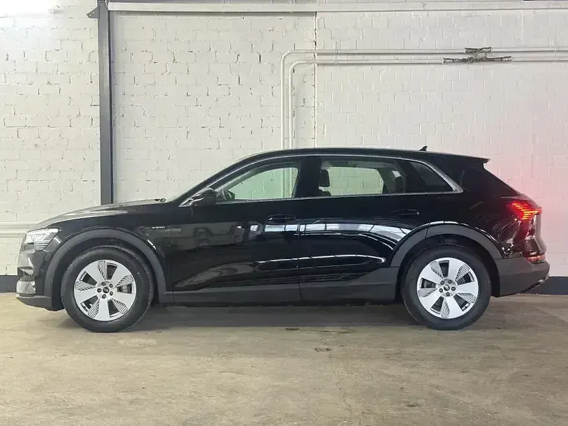Używany Audi e-tron Basis 230 kW (313 KM) 2022 Czarny SUV