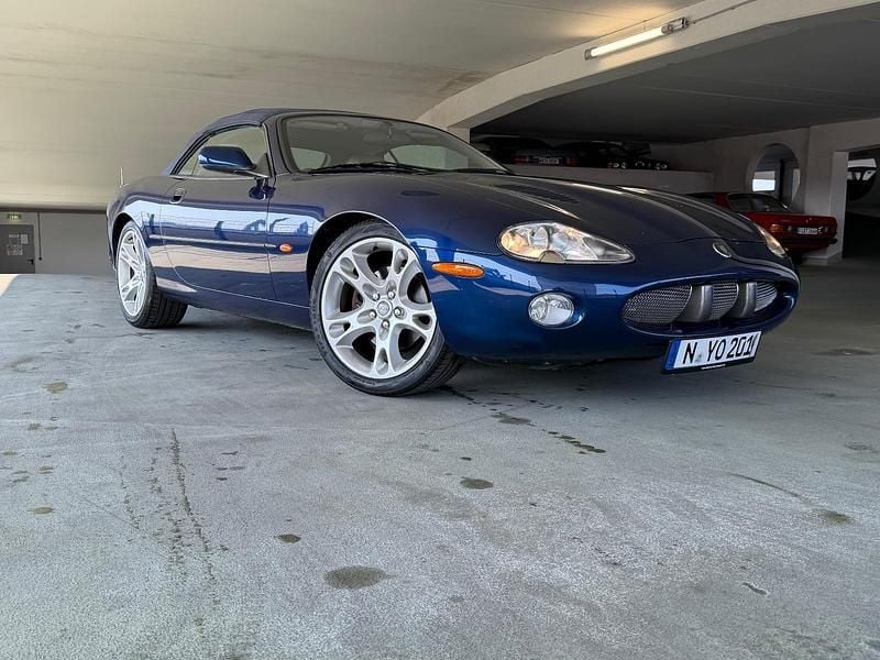 Gebraucht Jaguar XKR 363 PS (266 kW) 2002 Blau Cabrio