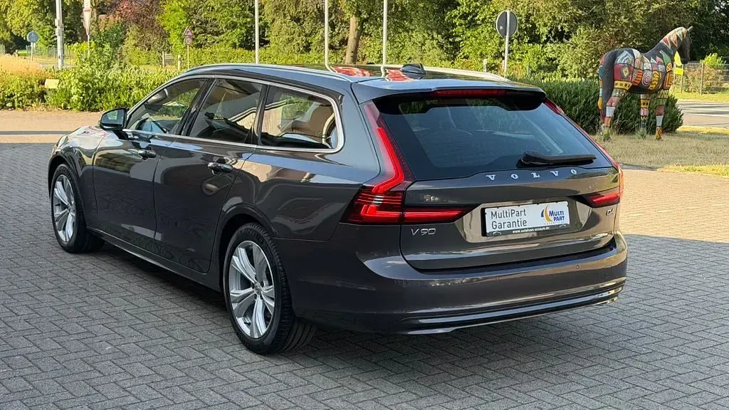 Gebraucht Volvo V90 Momentum 190 PS (139 kW) 2020 Grau Kombi