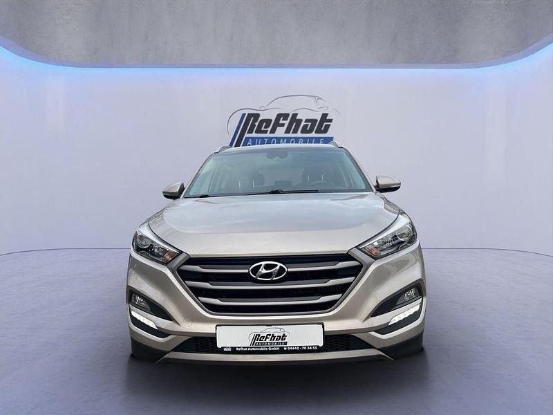 Gebraucht Hyundai Tucson Intro Edition 177 PS (130 kW) 2015 Weiß SUV