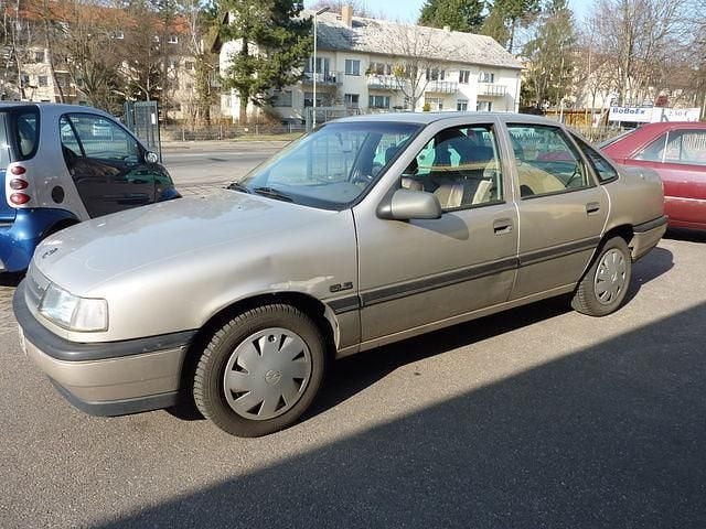 Gebraucht Opel Vectra 116 PS (85 kW) 1990 Silber metallic Limousine