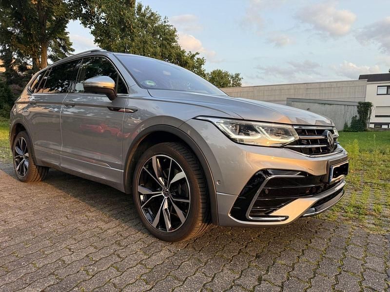 Silber Gebraucht 2022 VW Tiguan Allspace SUV | 37.800 € (Fairer Preis) - Bild 1/4