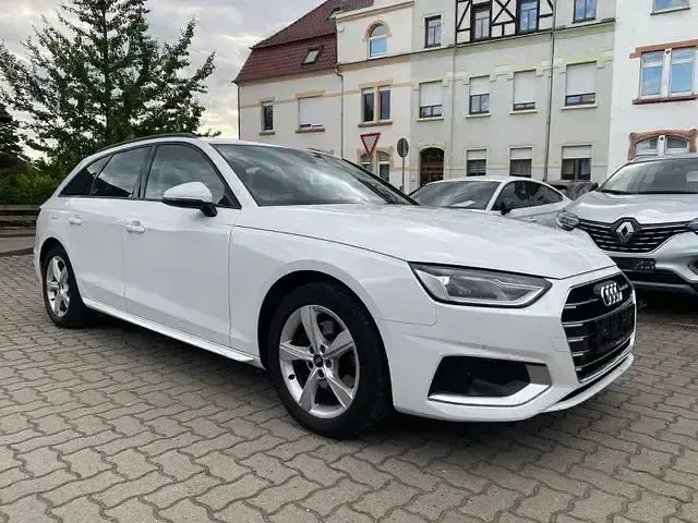 Gebraucht Audi A4 Advanced 163 PS (119 kW) 2022 Weiß Kombi