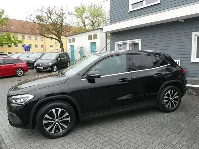 Gebraucht Mercedes GLA200 163 PS (119 kW) 2022 Schwarz SUV