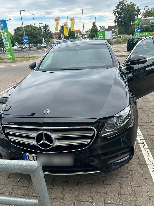 Schwarz Gebraucht 2019 Mercedes E200 Limousine | 28.499 € (Fairer Preis) - Bild 1/4