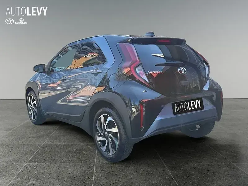 Gebraucht Toyota Aygo Team 72 PS (52 kW) 2024 Celestite grey 1k3/ black mica Kleinwagen
