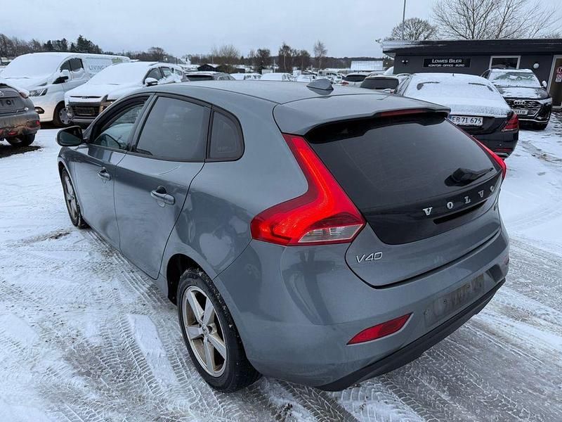 Gebraucht Volvo V40 Kinetic 120 PS (88 kW) 2016 Grau Limousine