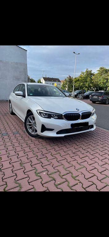 Weiß Gebraucht 2019 BMW 320 Limousine | 22.999 € (Superpreis) - Bild 1/4