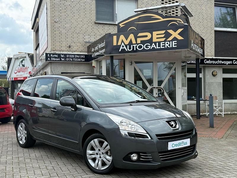 Grau Gebraucht 2009 Peugeot 5008 Van / Kleinbus | 5.980 € (Teuer) - Bild 1/4