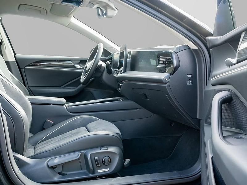 Usata VW Passat 150 CV (110 kW) 2025 Nero Station wagon
